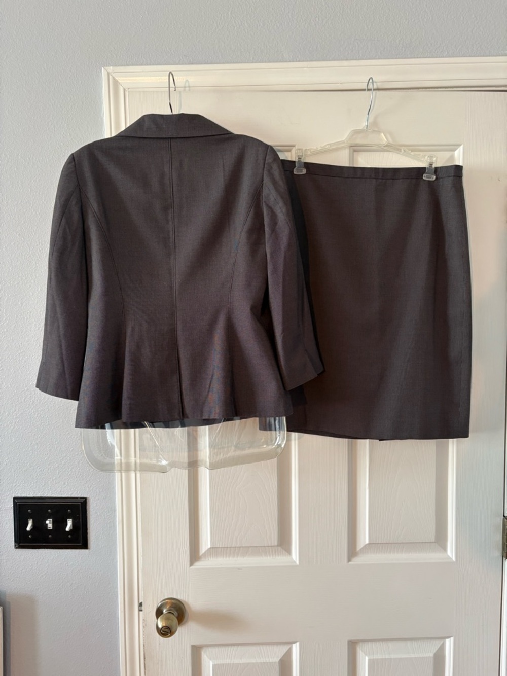 Ann Taylor Women’s Dark Gray Two-Piece Skirt Suit Jacket Set Sz 6 - Picture 3 of 5